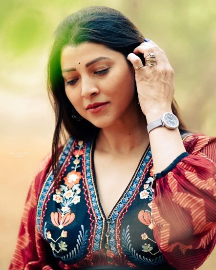 Tejaswini Pandit 5