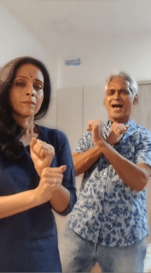 कधी योगाचे रील्स तर कधी डान्सचे रील्स हे दोघं सोशल मीडियावर शेअर करत असतात.
