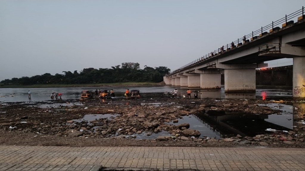 Washing vehicles in Ulhas river