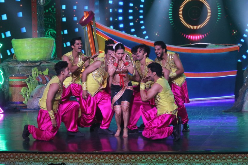 Zee Marathi Awards Madhuri Dixit Malaika Arora