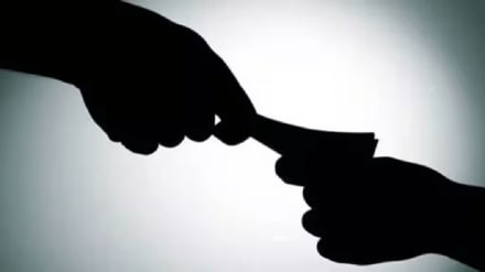 Anti-Corruption Bureau caught lawyer bribe bhigwan police sub-inspector sought documents compensation claim accidental death pune