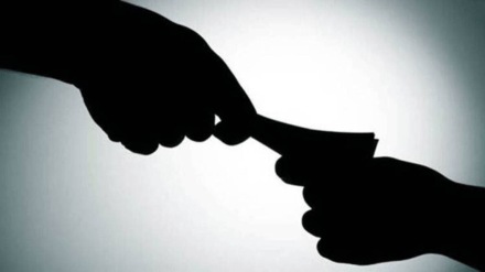 Village development officer gorakh dinkar girigosawi caught taking bribe Kolhapur