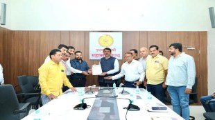 maratha community delegation met fadnavis