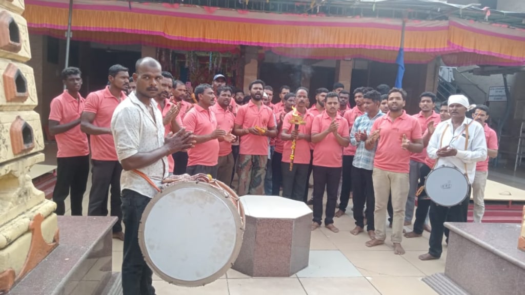 navratri 2023 procession devotees carry flame Mahalakshmi temple Vivalvede Navratri festival
