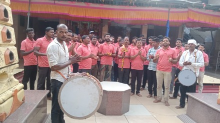 navratri 2023 procession devotees carry flame Mahalakshmi temple Vivalvede Navratri festival