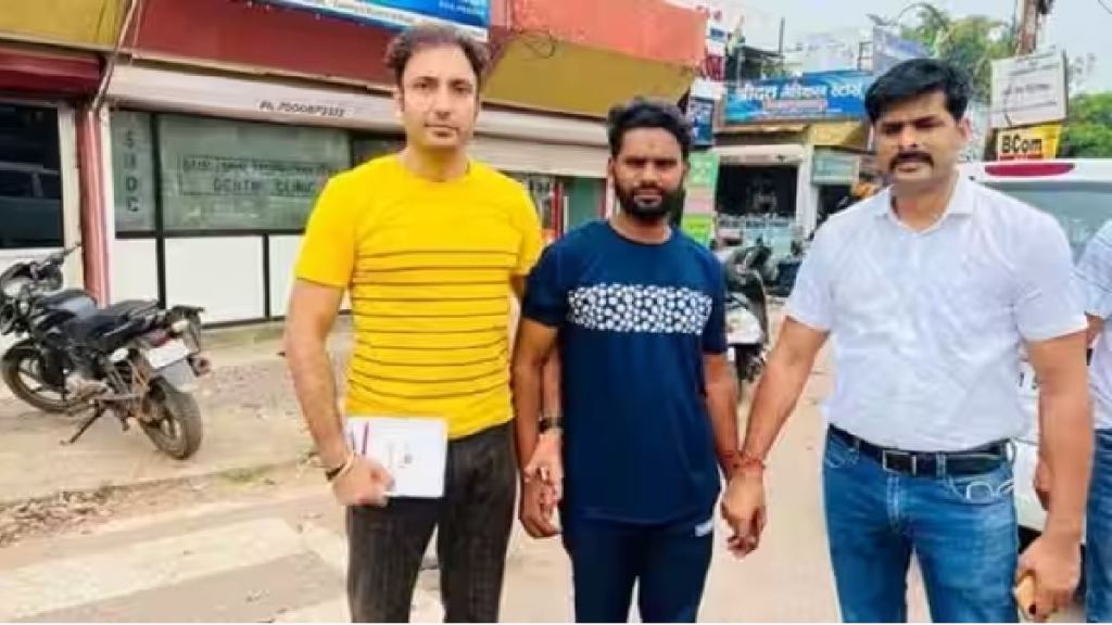 delhi jangpura showroom robbery