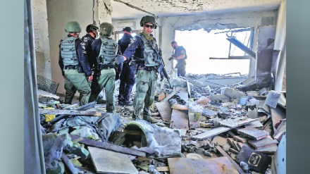 Israeli troops and tanks will advance in the Gaza Strip on Monday Israeli troops and tanks will advance in the Gaza Strip on Monday