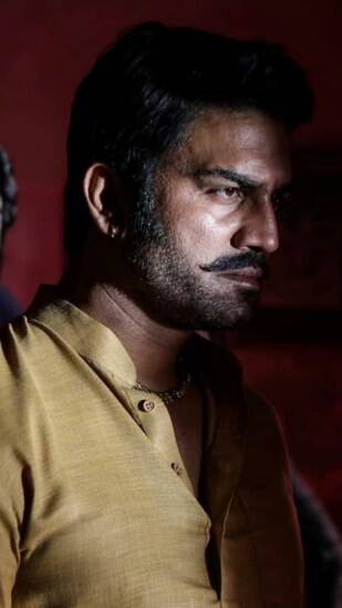 Sharad Kelkar wife