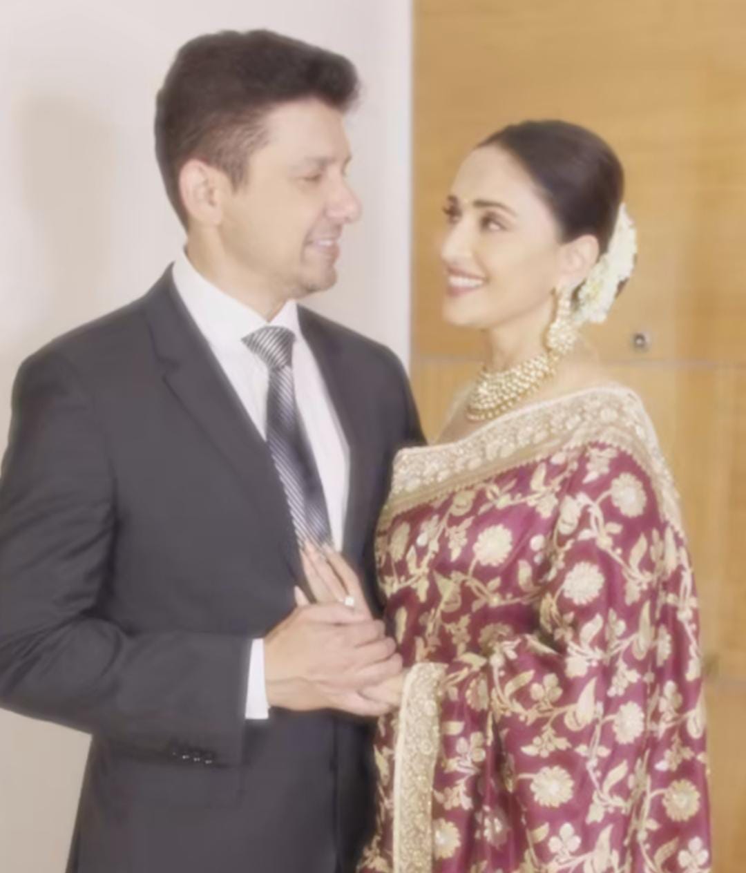 madhuri dixit and shriram nene anniversary