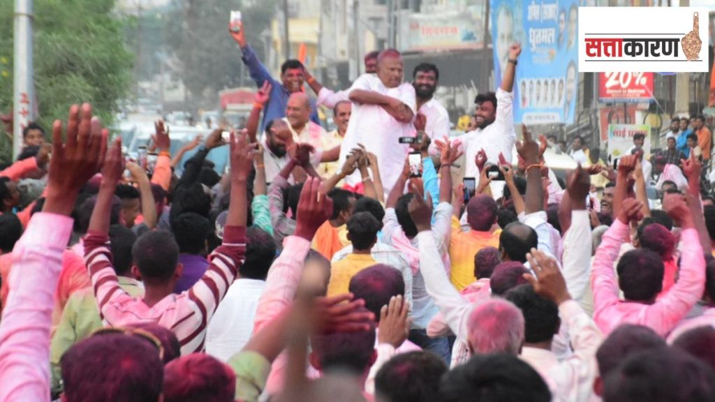 conflict between Pratap Patil Chikhlikar and Shyamsunder Shinde