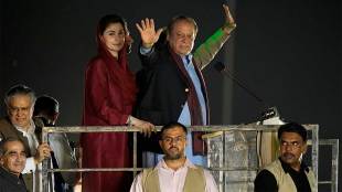 former pm nawaz sharif returns to pakistan nawaz sharif return in politics