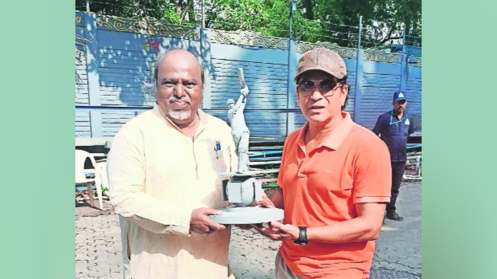Sculptor Pramod Kamble made the statue of legendary cricketer Sachin Tendulkar Sculptor Pramod Kamble made the statue of legendary cricketer Sachin Tendulkar