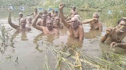 angry farmers started half naked protest