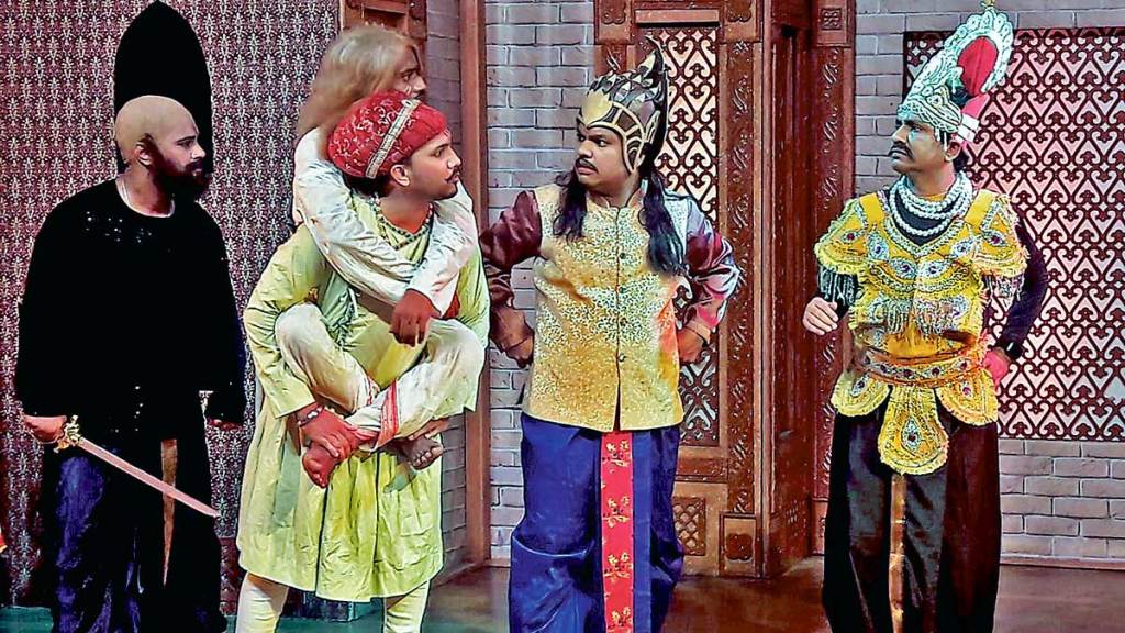 ravindra pathare review yada kadachit returns ravindra pathare review yada kadachit returns