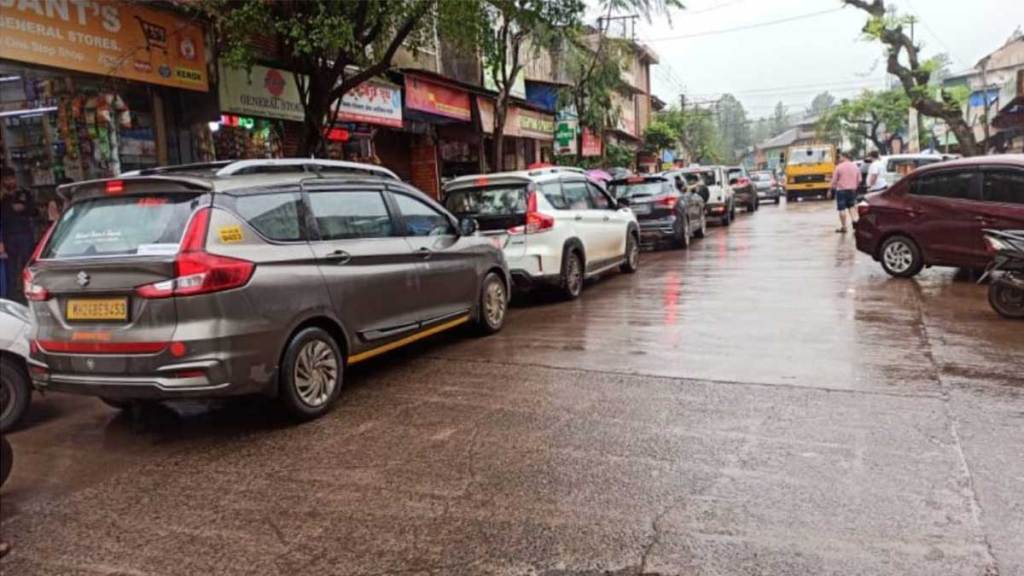 mahabaleshwar panchgani kaas plateau in satara house full with tourist due to consecutive holidays
