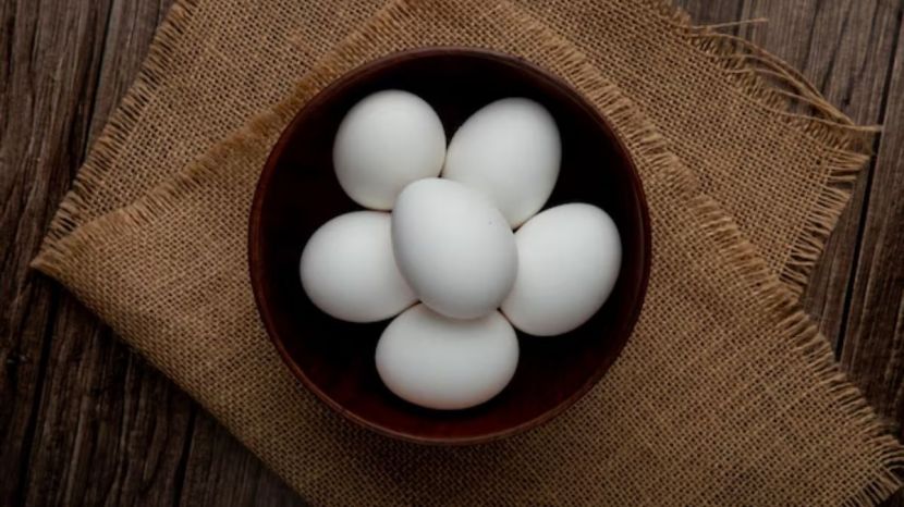 how much eggs should we eat in a week