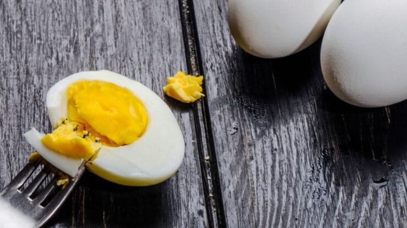 how much eggs should we eat in a week