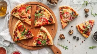 6 weird pizza around the world