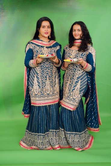 Amruta and Divija Fadnavis 