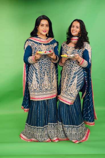 Amruta and Divija Fadnavis 