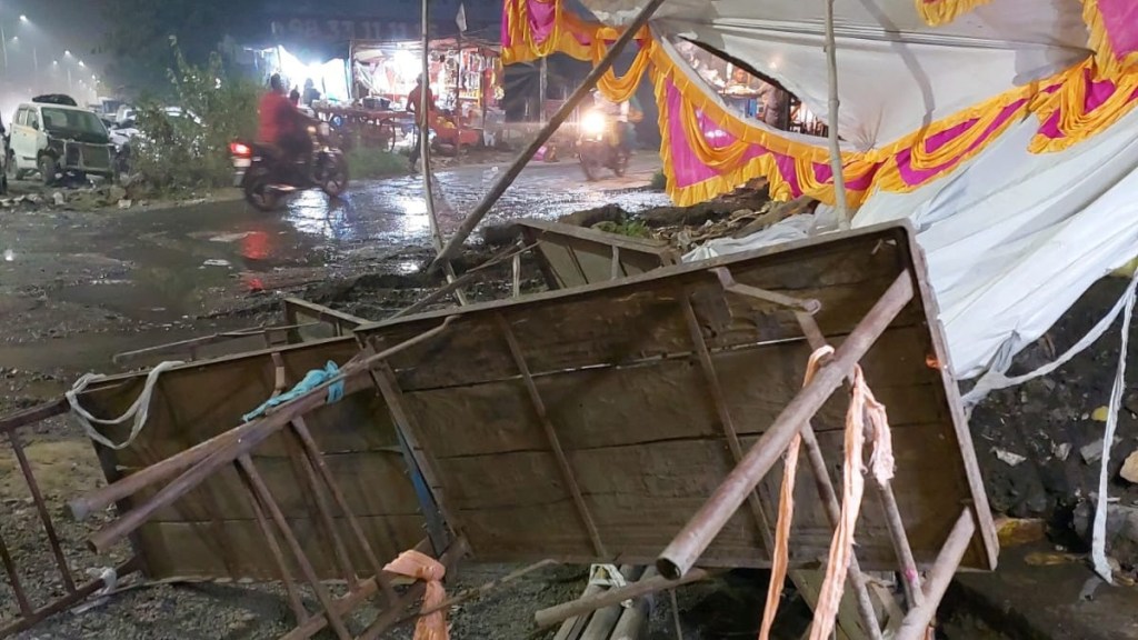 Due to the action of the Assistant Commissioner of I d Ward firecracker stalls on the roads in Kalyan East have been demolished