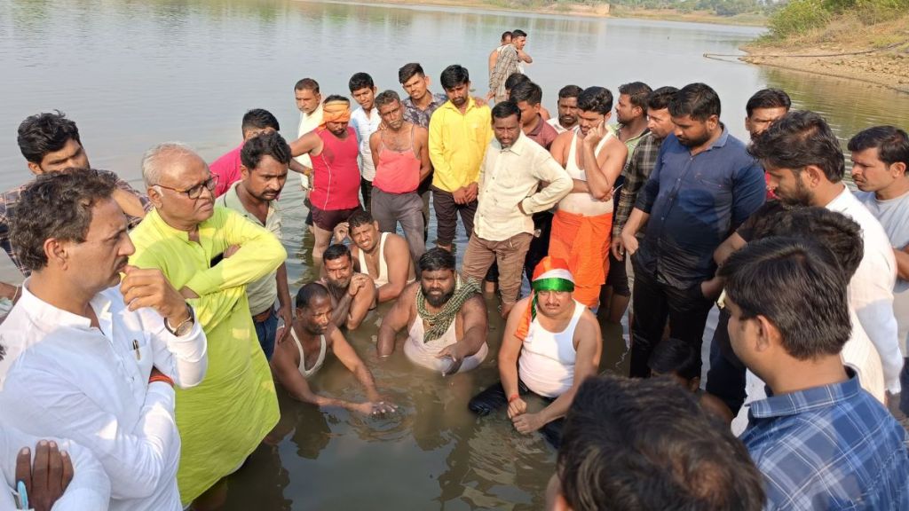 Jalsamadhi agitation due to inadequate power supply Jalsamadhi agitation due to inadequate power supply