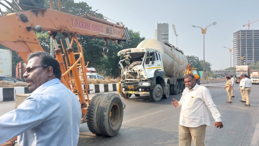 One seriously injured in truck mixer accident on Shiv Panvel road