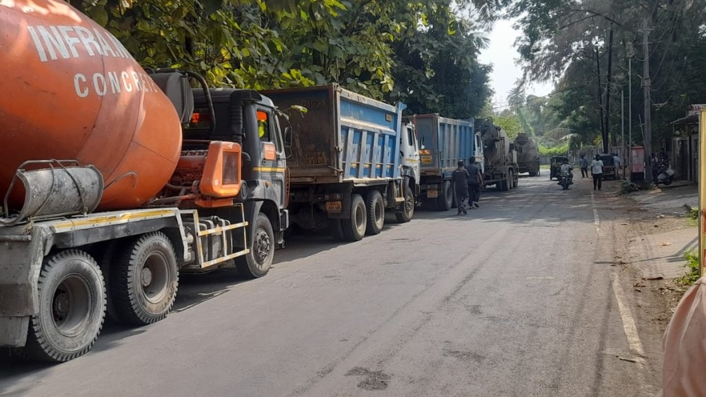 Pollution in city due to traffic of heavy vehicles in Vasai