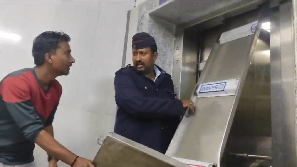 people trapped Sassoon hospital lift