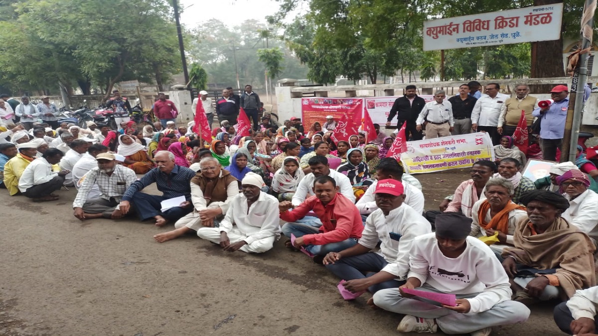 Tradle Movement मागण्यांसाठी धुळ्यात कामगार संघटनेचे आंदोलन | Trade union movement in ...