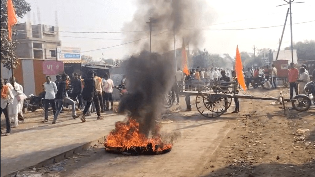 Youth Bori Adgaon village buldhana, posted offensive content Instagram regarding Chhatrapati Shivaji Maharaj, villagers protested burning tires Youth Bori Adgaon village buldhana, posted offensive content Instagram regarding Chhatrapati Shivaji Maharaj, villagers protested burning tires