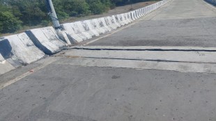 naigaon bridge, danger, crack on closed road