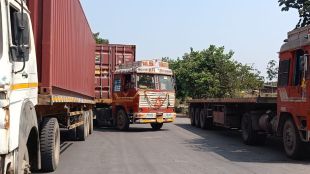 Roads between JNPT and Dronagiri become depots for container vehicles