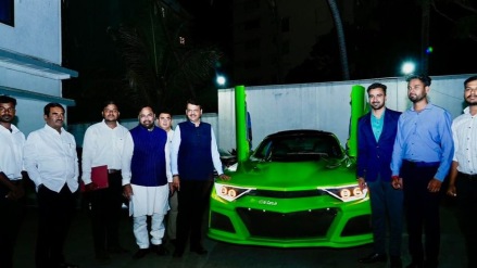 11 youths Chandrapur Yavatmal developed driverless car, DCM Devendra Fadnavis praised assured government help