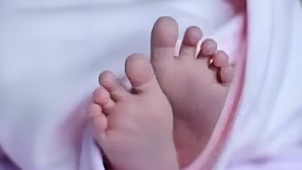 three year old girl child died iron door fell on her nagpur