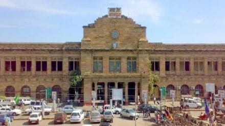 Passengers hit by battery car Passengers hit by battery car