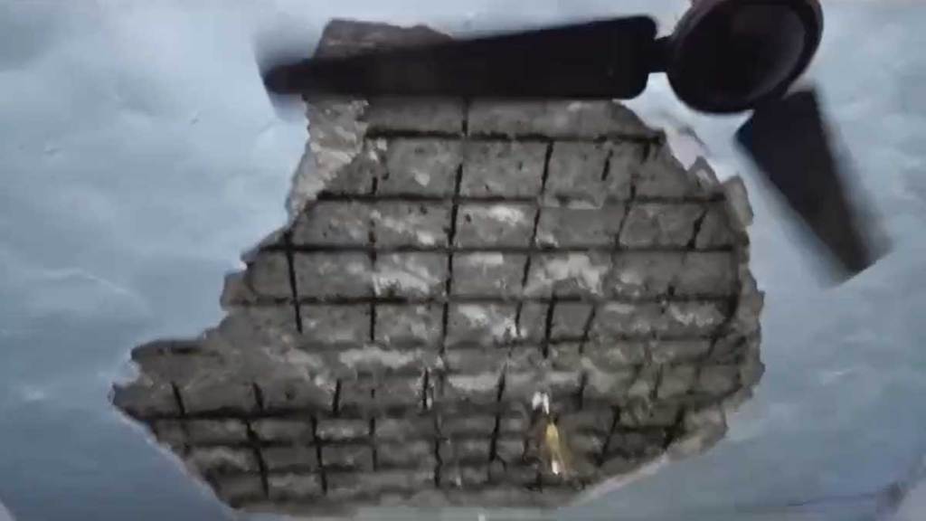 roof plaster collapse in Mumbra