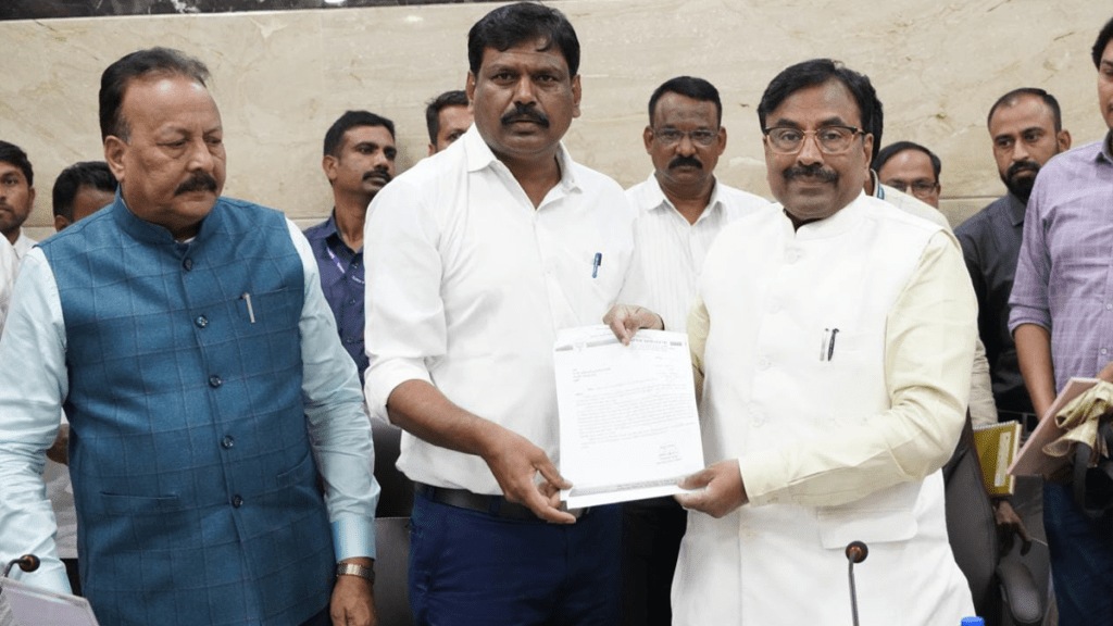 BJP Anil Bhalerao demand Forest Minister Sudhir Mungantiwar management of leopards nashik BJP Anil Bhalerao demand Forest Minister Sudhir Mungantiwar management of leopards nashik