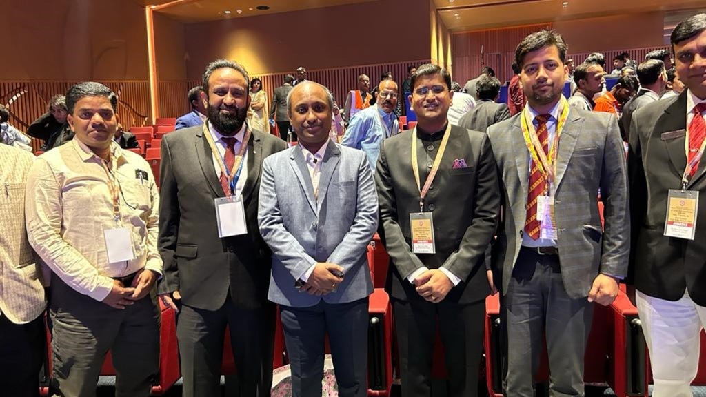Awards to seven officers employees of Central Railway Presented Minister of Railways Ati Vishisht Rail Seva Puraskar 2023 mumbai Awards to seven officers employees of Central Railway Presented Minister of Railways Ati Vishisht Rail Seva Puraskar 2023 mumbai
