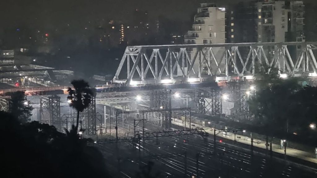 First girder of Gokhale railway flyover installed