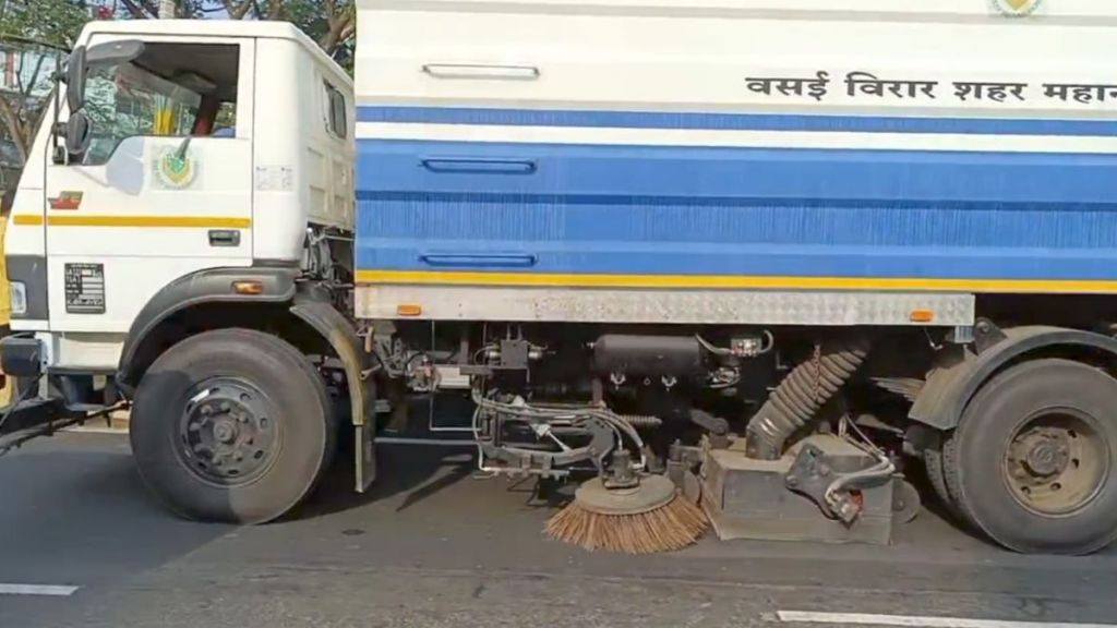 Mechanical cleaning of roads finally started in Vasai Virar Municipal Area Mechanical cleaning of roads finally started in Vasai Virar Municipal Area