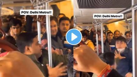 Two Passengers Wwe Fight In Delhi Metro Funny Video Viral on social media