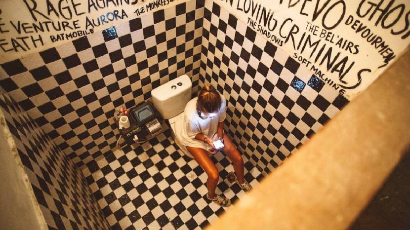 While Peeing Do Not Hover or Squat On Western Commodes Doctor Tells How It Affects Body Specially Women Check Washroom Rules