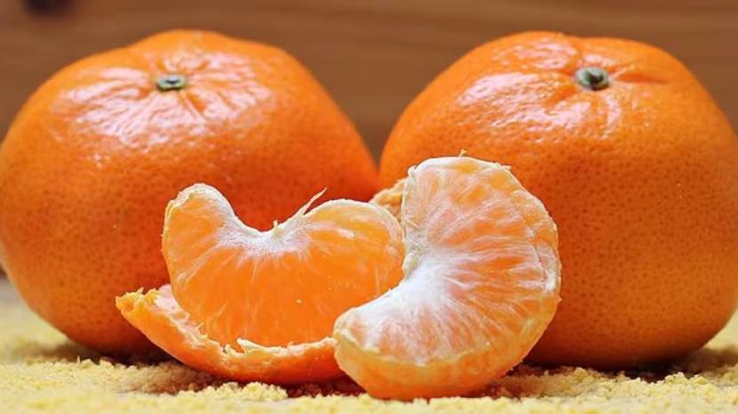 Add Orange Peels In Half Liter Water To Plants Rose Hibiscus Mogara And Tulsi Results Will Make You Happy Home Garden Hacks Marathi
