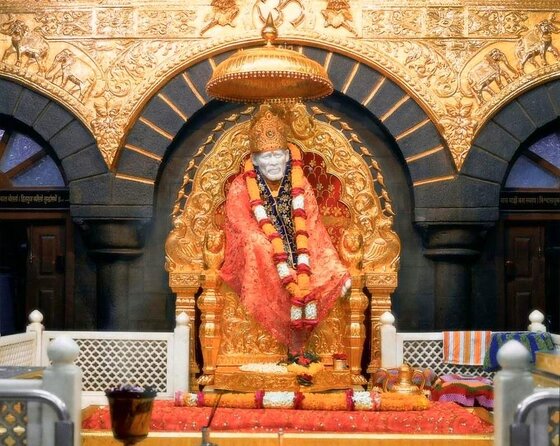 देश-विदेशातील लाखो भाविक या मंदिरात दर्शनासाठी येत असतात.