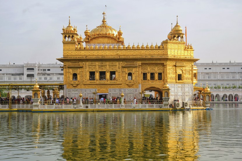 या मदिरांमध्ये आत्तापर्यंत जवळपास ४०० किलो सोने भक्तांनी दान केले आहे.