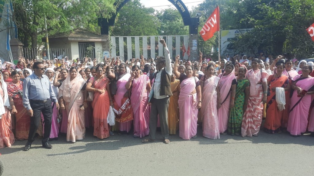 Anganwadi workers march Jalgaon Anganwadi workers march Jalgaon