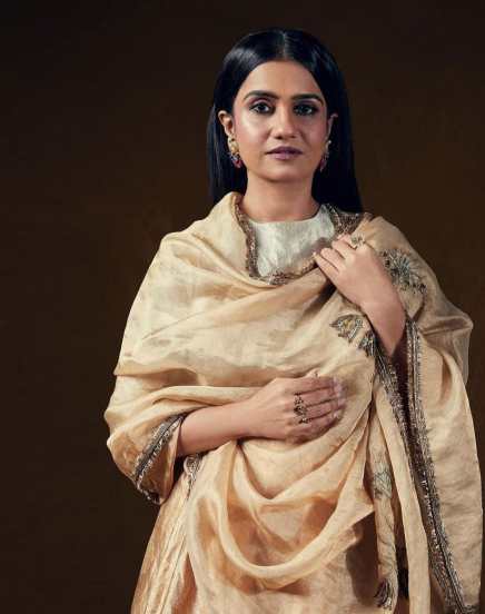 amruta subhash reaction on intimate scene