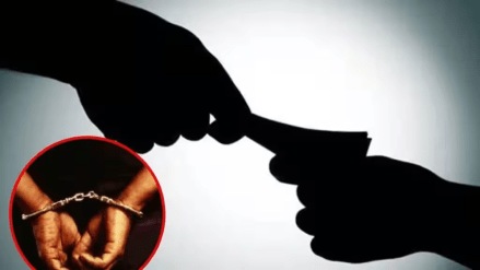 constabl, along with an assistant police inspector arrested demanding a bribe return the vehicle seized accident pune constabl, along with an assistant police inspector arrested demanding a bribe return the vehicle seized accident pune