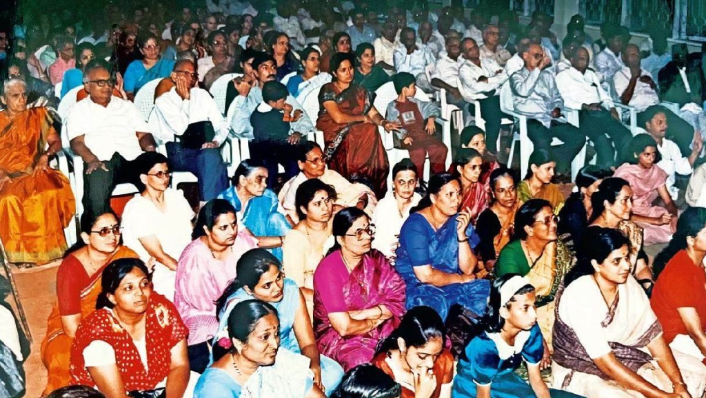 Tone listener singing the concert Chabildas Auditorium Tone listener singing the concert Chabildas Auditorium